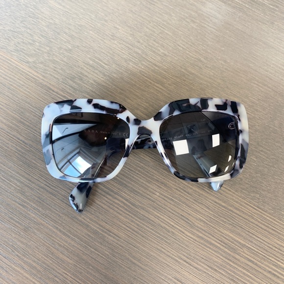 Prada Accessories - Prada • Havana Tortoise Sunglasses
